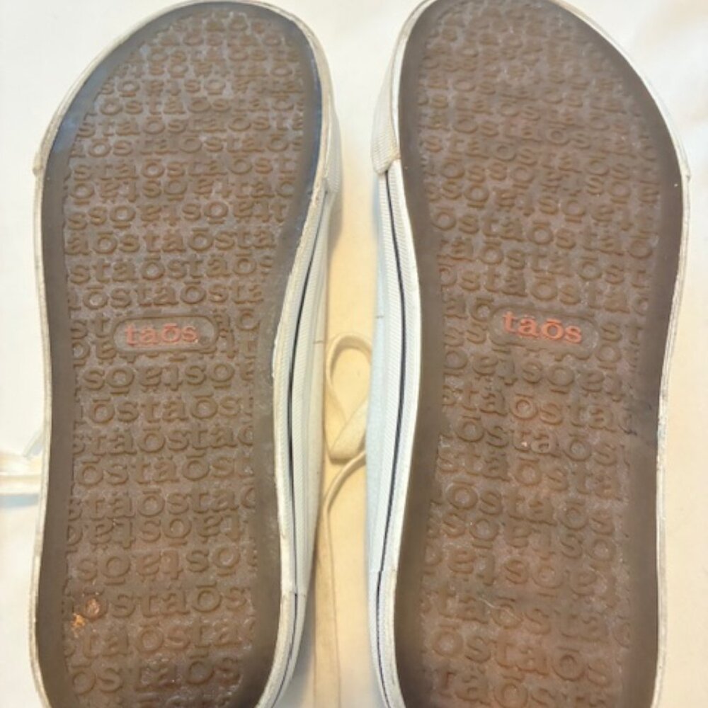 TAOS Women's Z Soul Sneakers - White/Pewter - Size 10 - Like new - Picture 5 of 6
